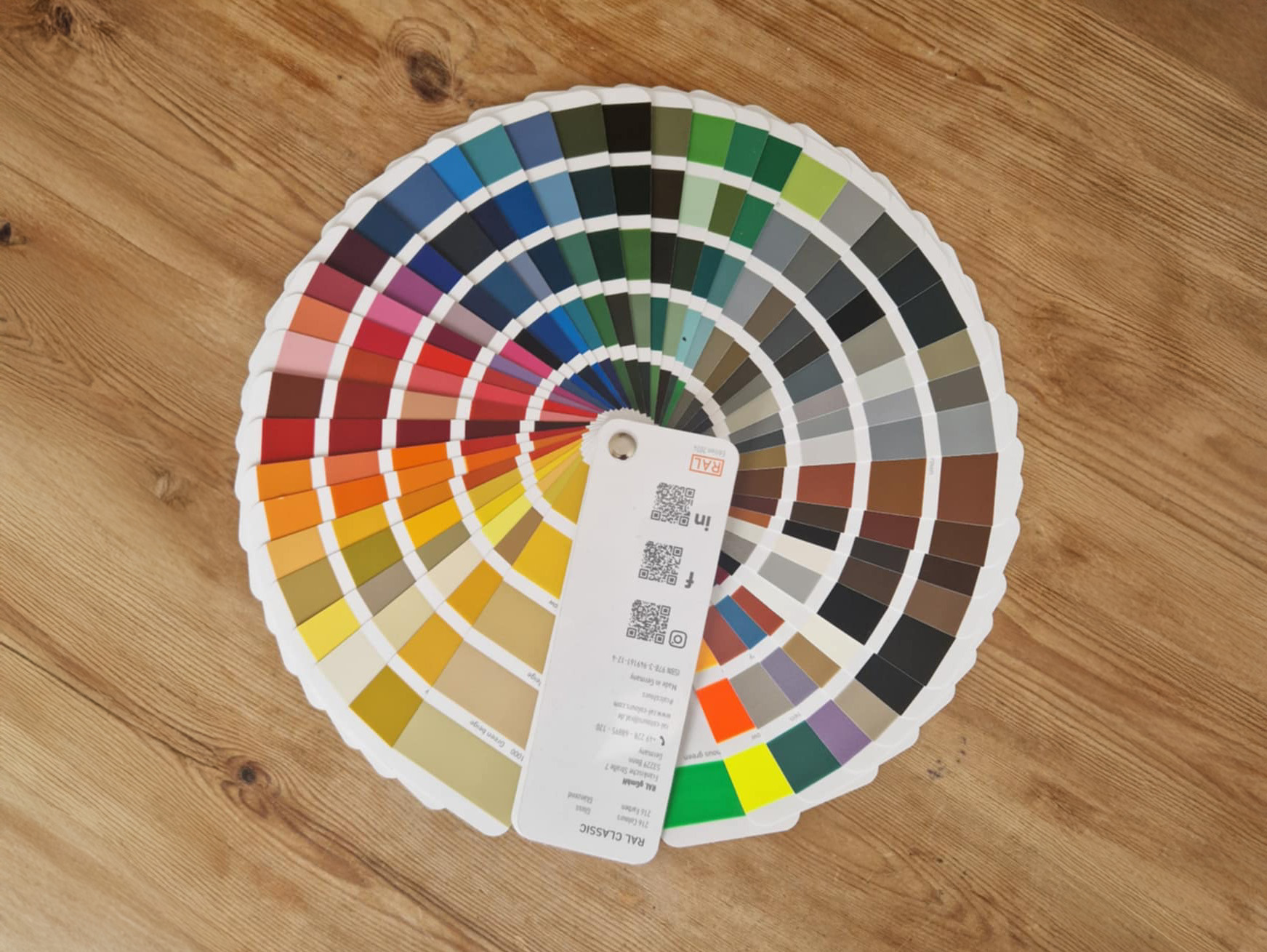 Full range of RAL colours available